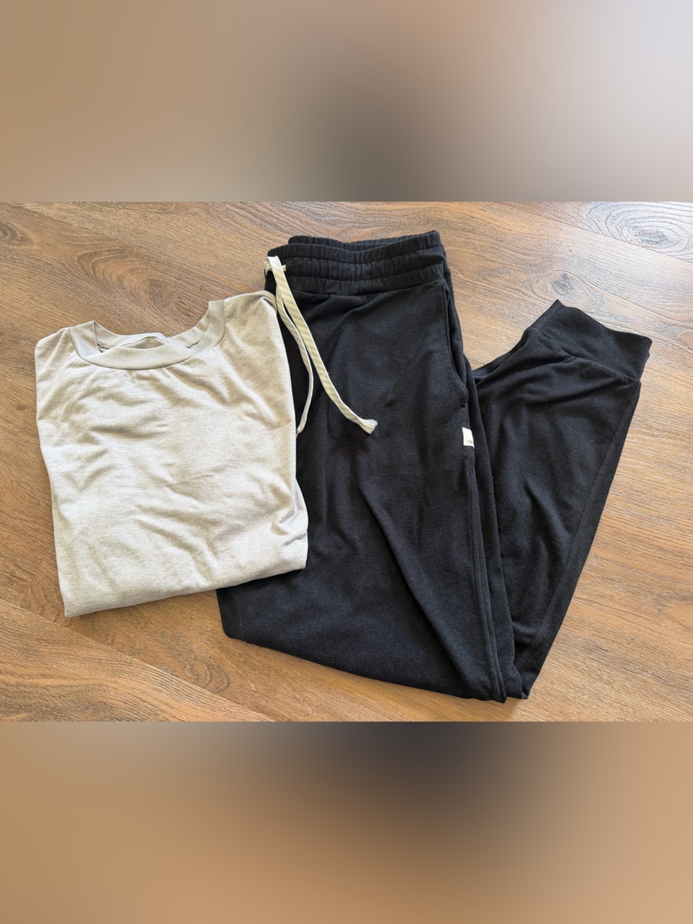 Vuori Daydream Long Sleeve & Performance Joggers Size Medium